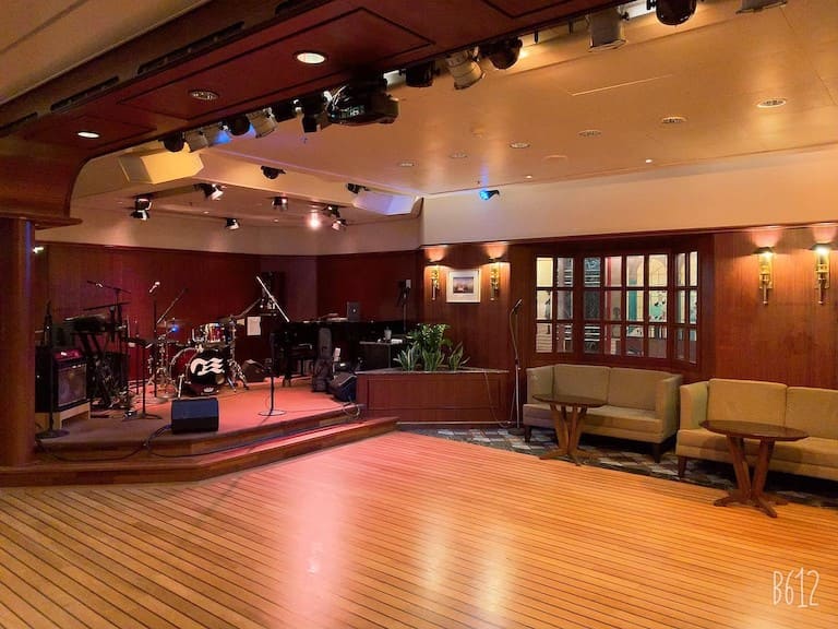 吟唱者酒吧舞池