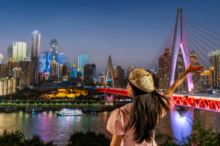 中國旅遊使用支付寶與微信支付的行動付款指南封面